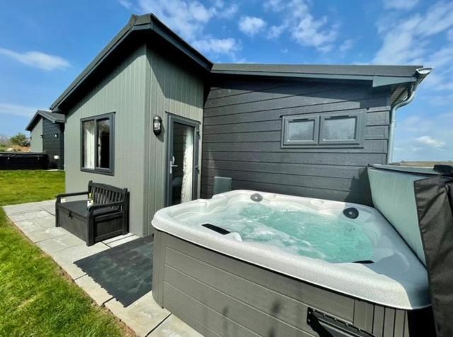 *Luxury Holiday Home With Hot Tub Close To Beach* Penally Esterno foto